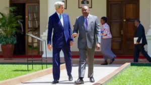 Uhuru Kenyatta, the Kenyan president (right), with US Secretary of State John Kerry in Nairobi © AFP